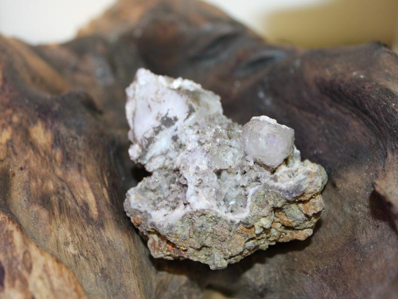 UV Reactive Calcite