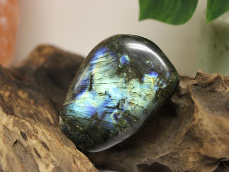 Labradorite w/ cut base for standing