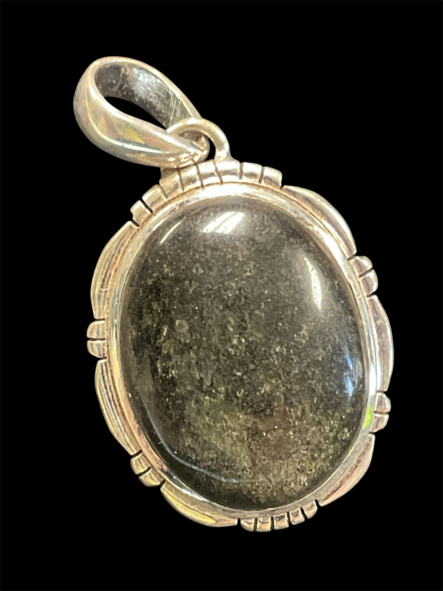 Silver nephrite pendant