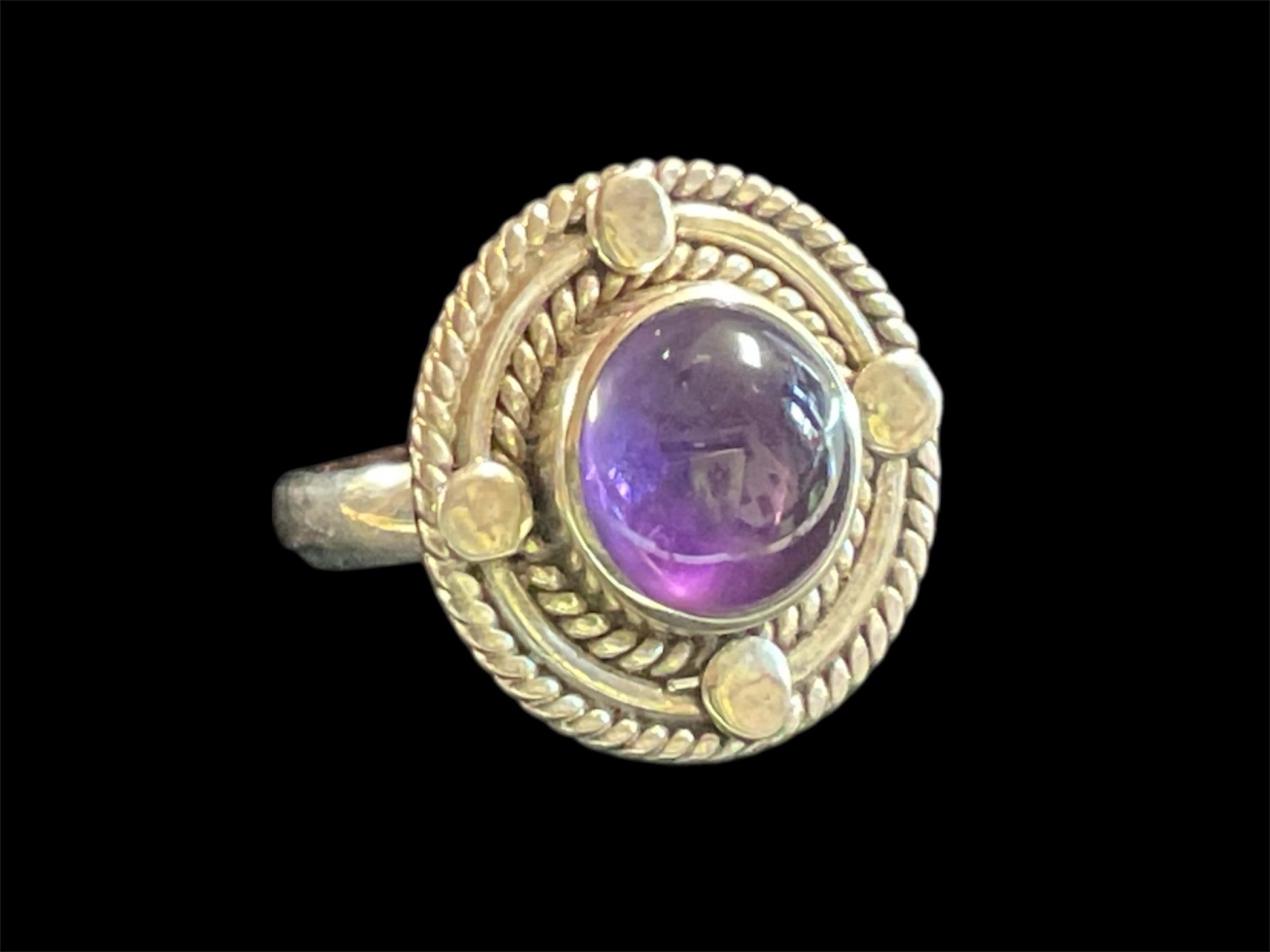 Silver ring w/ amethyst